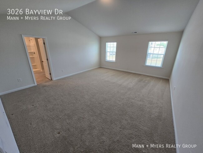 Building Photo - 3026 Bayview Dr
