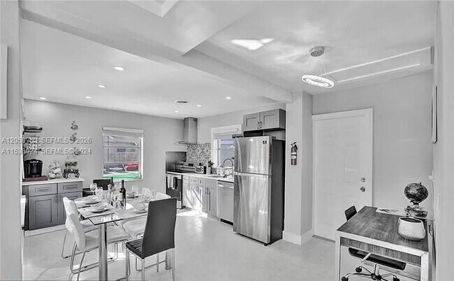 Building Photo - 608 N 24th Ave