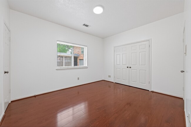 Building Photo - 15106 Dawnbrook Dr