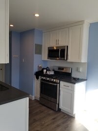 Building Photo - 1300 Rockland Ave