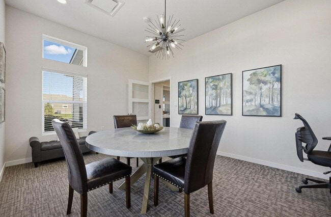 Building Photo - 933 Persimmon Ln