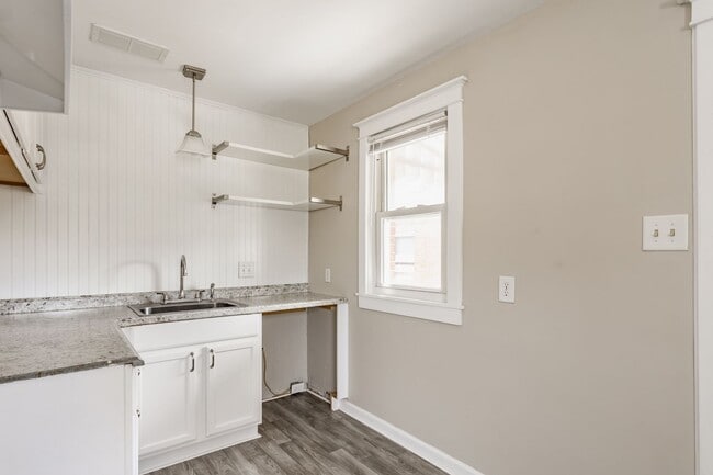 Building Photo - AVOID SCAMMERS!! WE DO NOT POST ON CRAIGSLIST!! Charming 2 Bedroom, 1 Bath brick home a block fro...