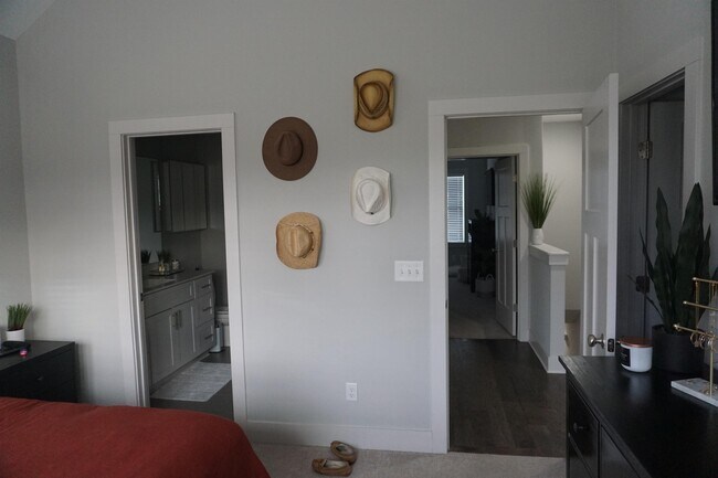 Building Photo - 509 Rosedale Ave E