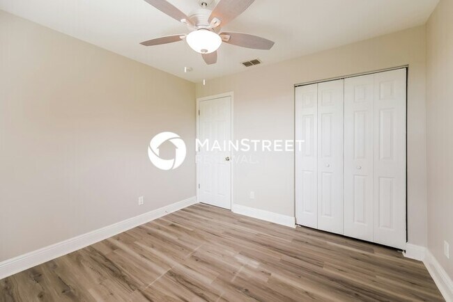 Building Photo - 3 Bedroom Pet-Friendly Home in Cape Coral,...