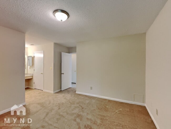 Building Photo - 10983 Morning Dove Dr