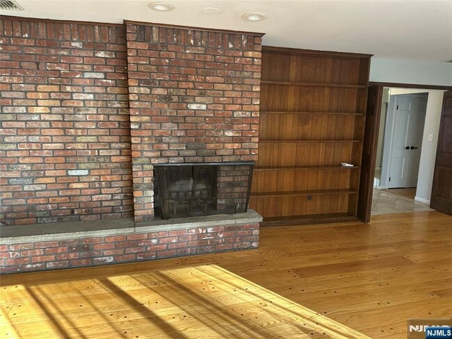 Building Photo - 24 Drake Ln