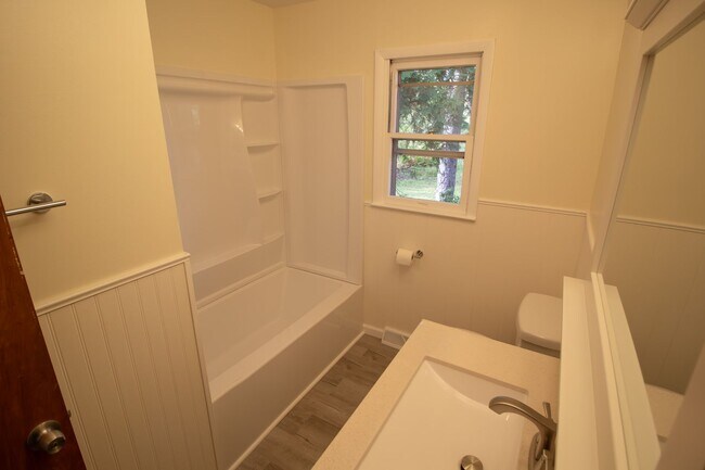 Building Photo - 57 Sherwood Dr