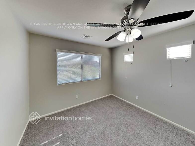 Building Photo - 1236 W Jersey Way