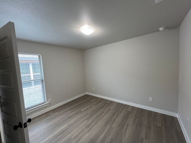Building Photo - 3/2/2 in Bell Farms available June!!