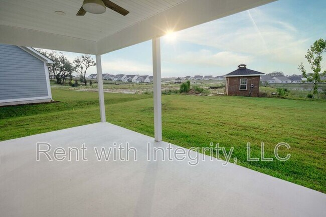 Building Photo - 165 Benoit Cir