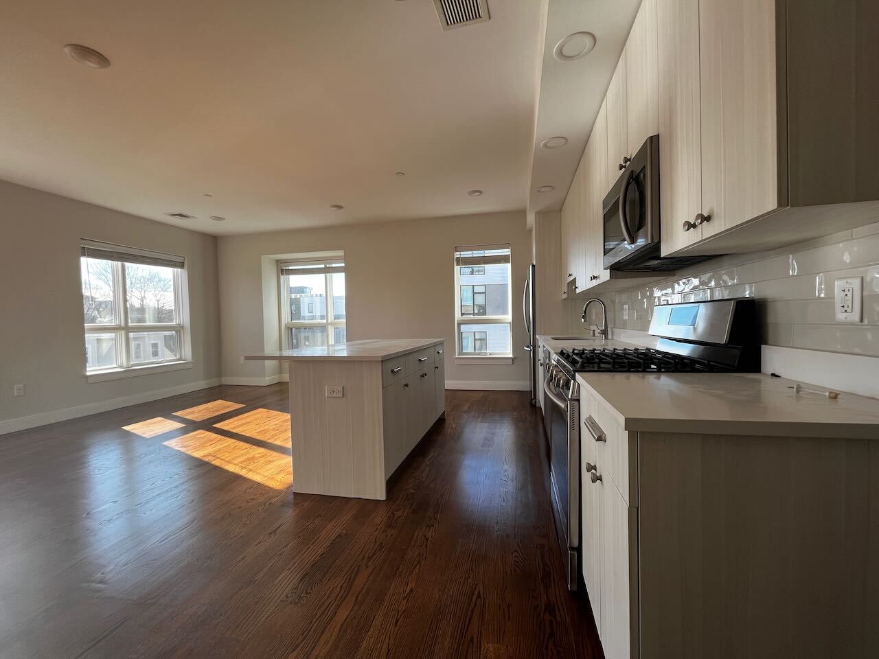 Building Photo - 7 Everett St