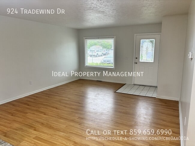 Building Photo - 924 Tradewind Dr