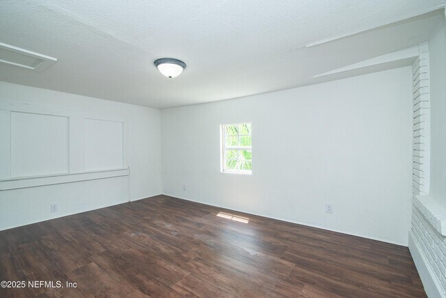 Building Photo - 3839 Springfield Blvd