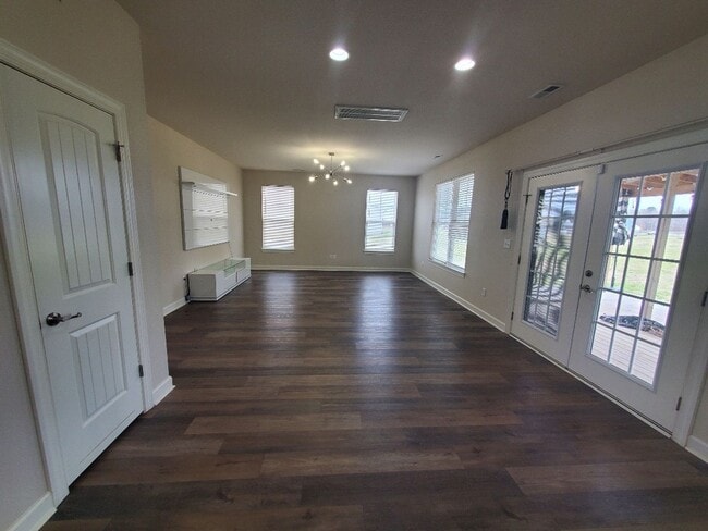 Building Photo - Luxurious 4BR/2.5BA Home with Spacious Living Spaces and Elegant Touches