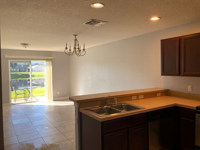 Building Photo - 13492 Applerose Ln