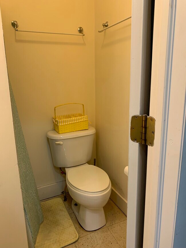 Building Photo - 206 Park St