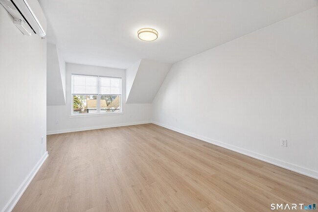 Building Photo - 29 Village Rd