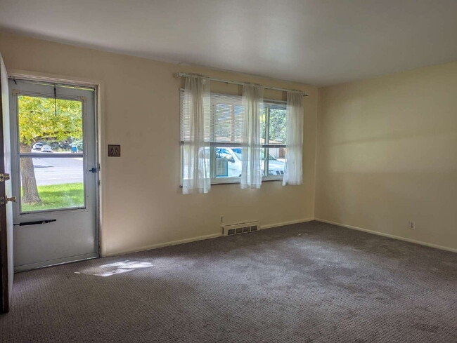 Building Photo - Super location in Martin Acres Neighborhood!
