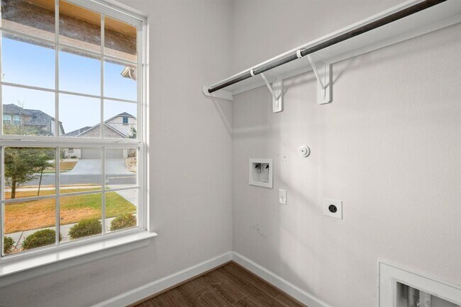 Building Photo - 327 Baretta Loop