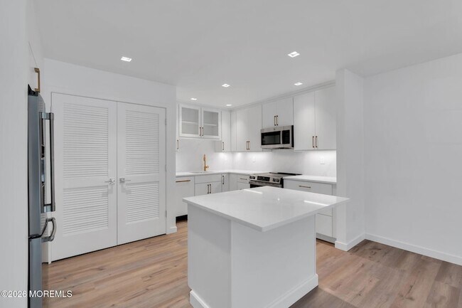 Building Photo - 42 Lexington Ct