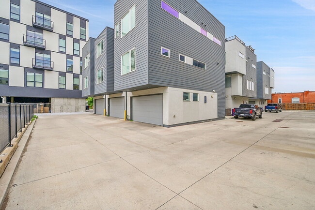 Building Photo - $2,595.00 - 2 Bedrooms, 2.2 Bathrooms, Townhouse in Denver with Roof deck!