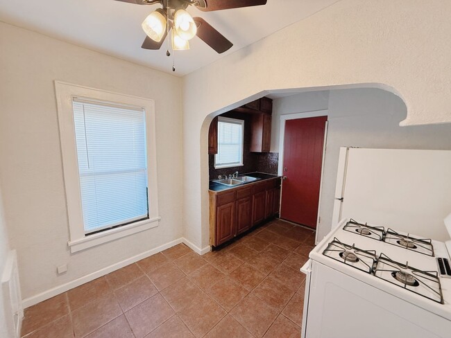 Building Photo - Charming 1-Bedroom Duplex with Storage Garage