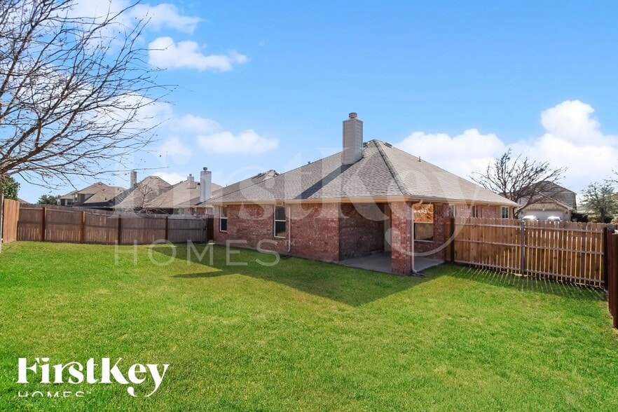 Building Photo - 2341 Aurora Dr