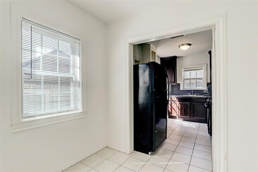 Building Photo - 2636 Greenbriar Dr