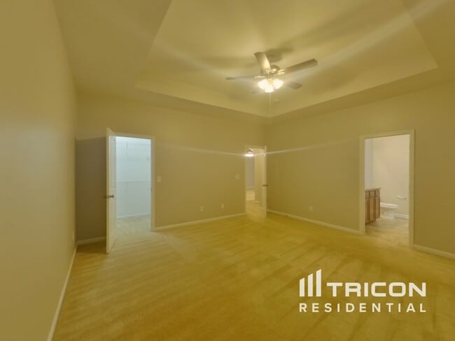 Building Photo - 446 Whispering Oak Cir