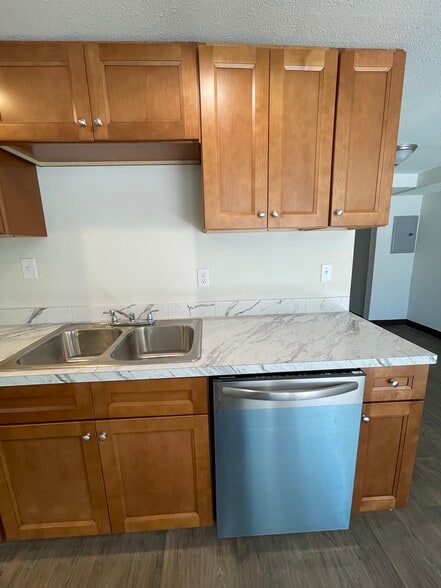 Sparkling new sink faucet - 1805 NE Hillaire Ct