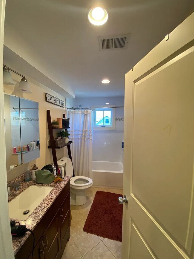 Building Photo - No Brokers Fee, No Security Deposit, In-Unit Washer and Dryer, Central Heat/AC, One Parking is In...