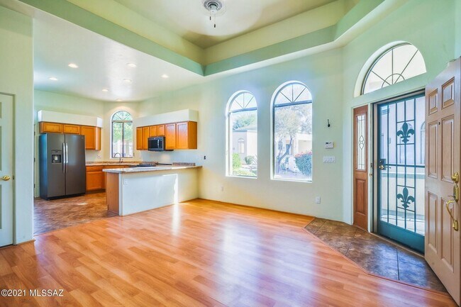 Building Photo - 2421 W Via Di Silvio