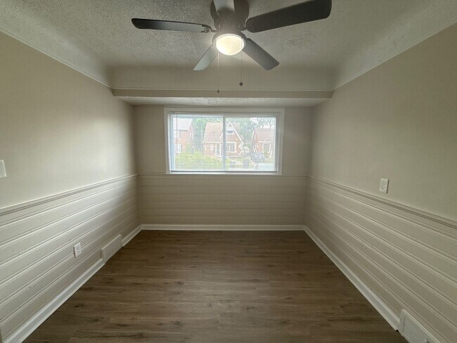 Building Photo - Freshly Renovated 3-Bedroom Home – Quality...