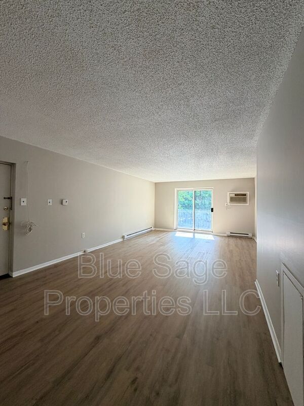 Building Photo - 400 Glendale Rd