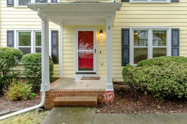 Building Photo - 8 Woodcliff Cir