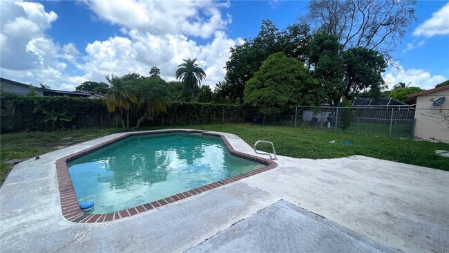 Building Photo - 310 SW 79th Way