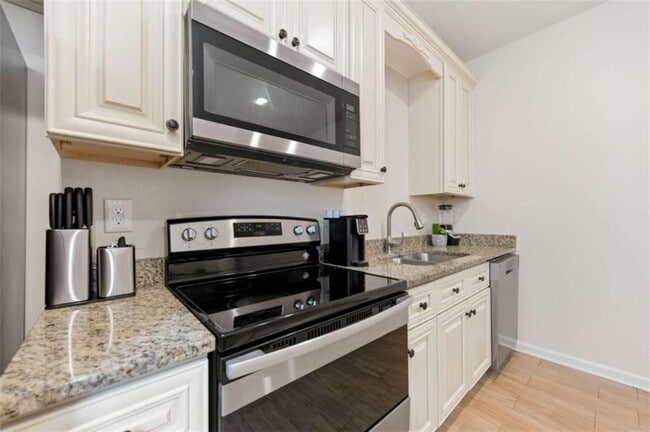 Building Photo - 5732 Vinings Pl Dr SE