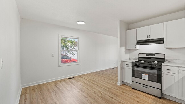 Building Photo - COMING SOON! 3 BEDROOM HOME!