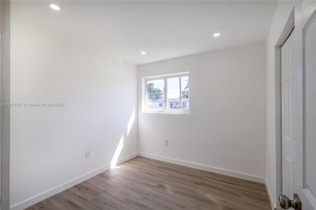 Building Photo - 6371 Scott St