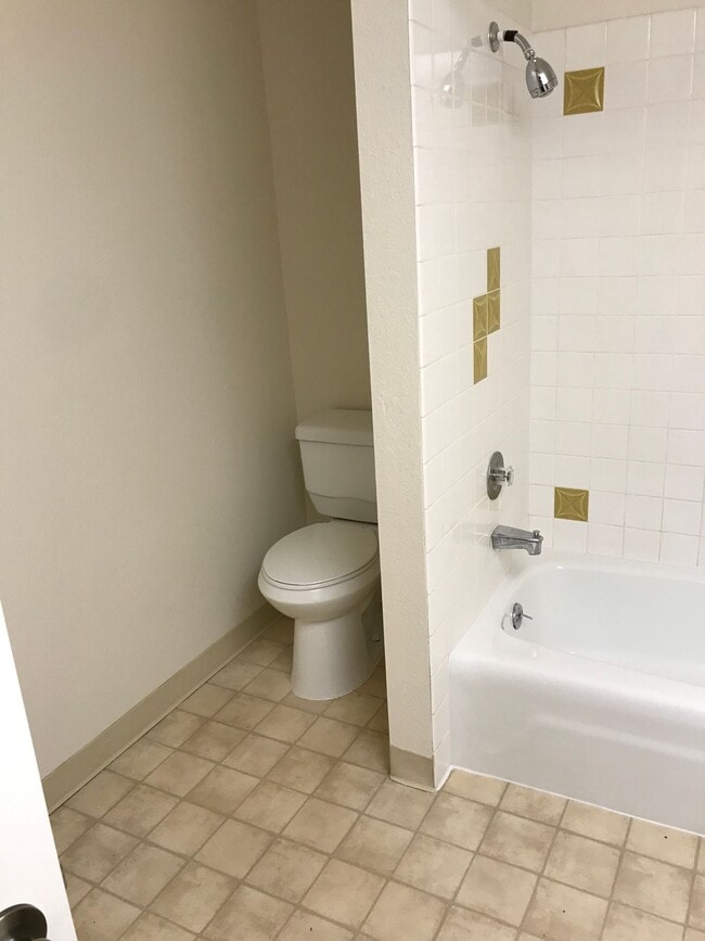 Building Photo - 5129 SE Cesar Estrada Chavez Blvd