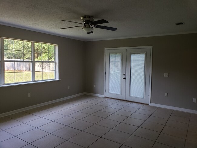Building Photo - House for Rent