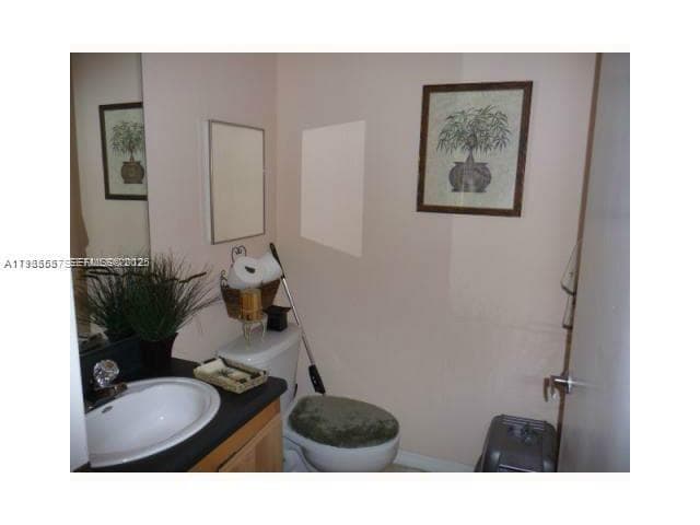 Building Photo - 2022 NE 167th St