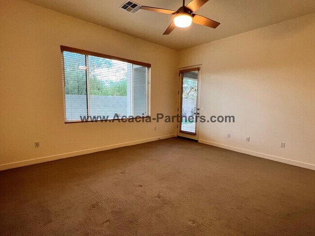 Building Photo - Four Bedroom Home in the Gated Sam Hughes neighborhood.