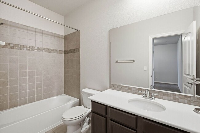 Building Photo - 3 Bedroom Townhome in Fort Collins