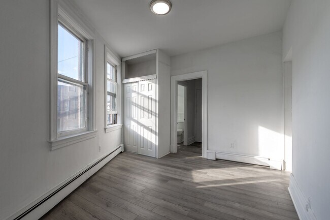 Building Photo - 4913 Yew St