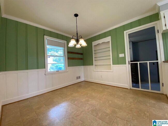 Building Photo - 510 9th Ave NE