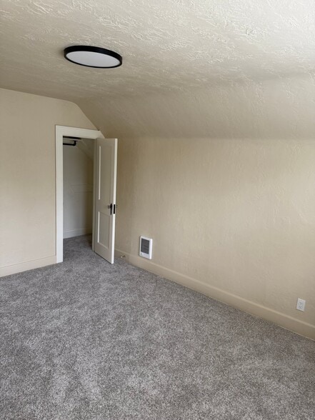 Building Photo - 790 17th St NE