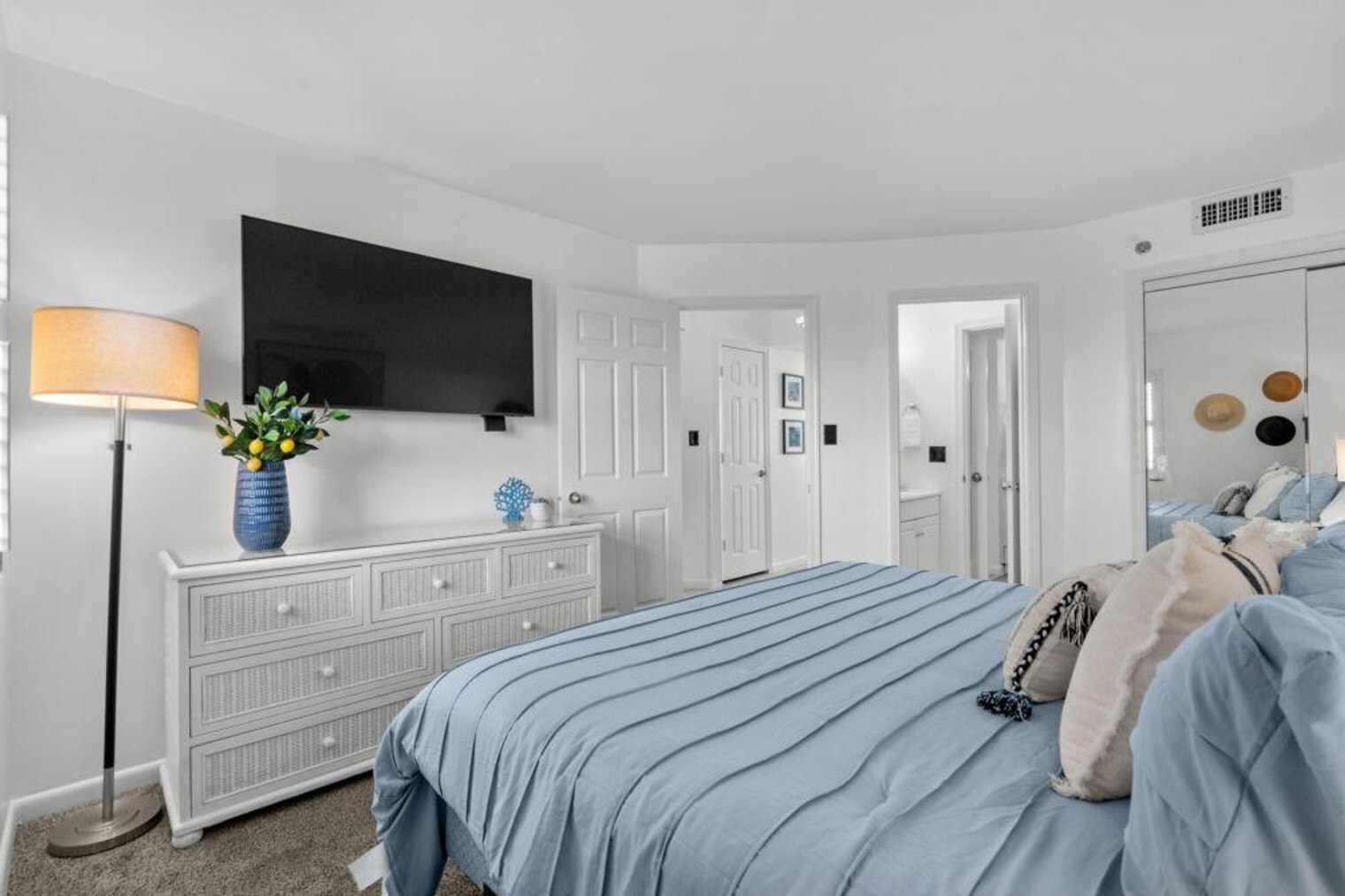 Building Photo - 5523 N Ocean Blvd