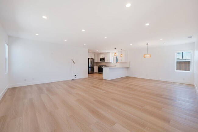 Building Photo - New Torrance Home!