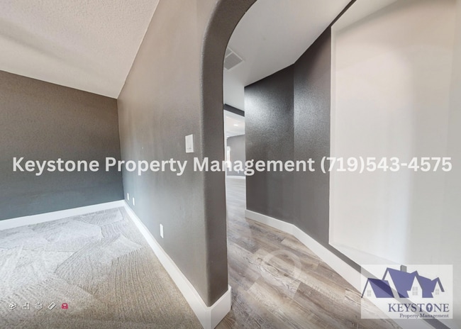 Building Photo - Stunning Rancher on the St Charles Mesa! 2...